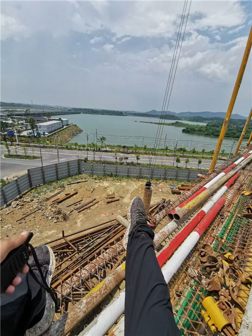 瓦房店市作业中发生设备损坏或人员意外，责任怎么划分？