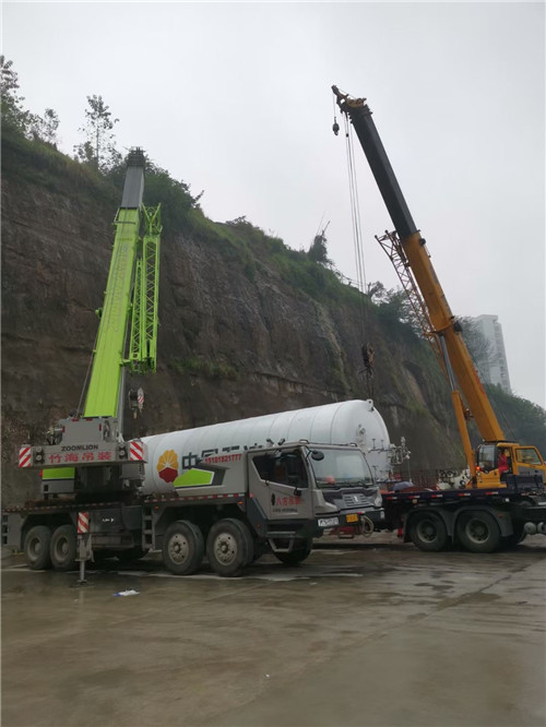 瓦房店市“不怕风雨冻”—— 吊车的 “恶劣环境适应” 技术